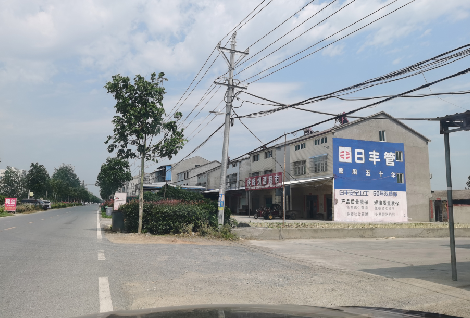 红河如何能保证墙体广告的醒目性？